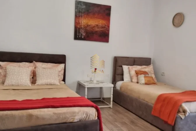 Tirane, jepet me qera apartament 1+1+Ballkon Kati 1, 60 m² 380 € (Shkolla e Bashkuar)