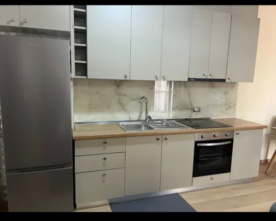 Tirane, jepet me qera apartament 1+1 , 70 m² 700 € (rruga kavajes)