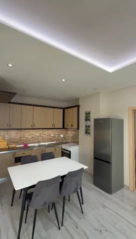 Jepet me qira apartament 2+1,  550 € ne Astir