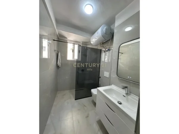 Tirane, shitet apartament 2+1 Kati 3, 84 m² 160.000 € (Rruga e Durresit)