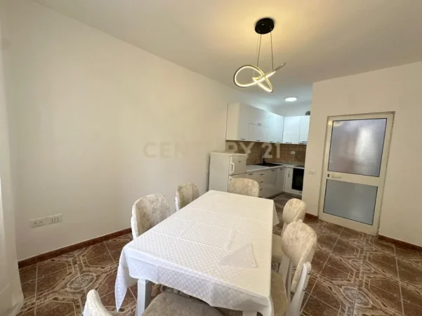 Tirane, shitet apartament 2+1 Kati 3, 84 m² 160.000 € (Rruga e Durresit)