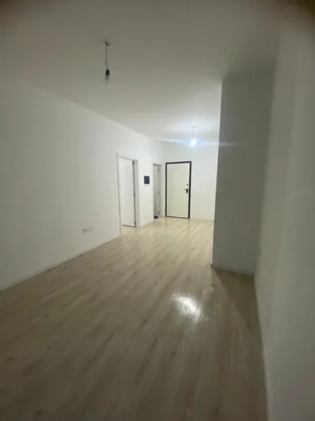 Tirane, jepet me qera apartament 1+1+Ballkon Kati 1, 65 m² 400 € 