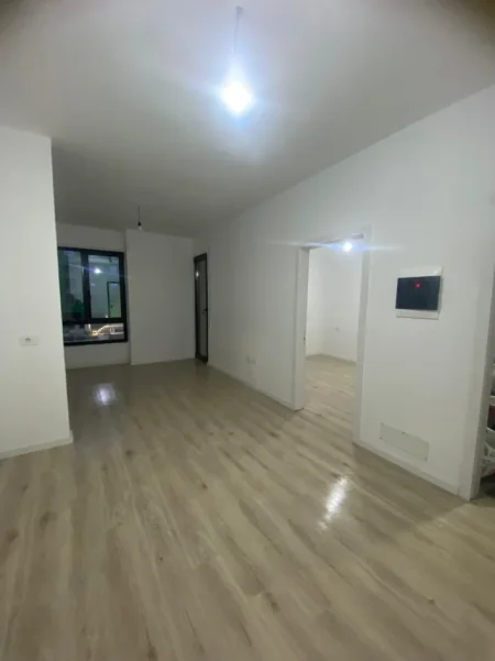 Tirane, jepet me qera apartament 1+1+Ballkon Kati 1, 65 m² 400 € 