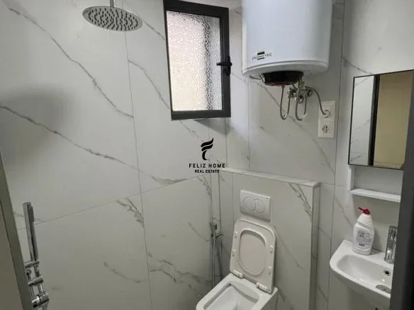 Tirane, jepet me qera apartament 1+1 Kati 1, 65 m² 400 € (SHKOLLA E BASHKUAR)