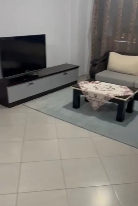 Tirane, jepet me qera apartament 1+1+Ballkon Kati 3, 65 m² 400 € 