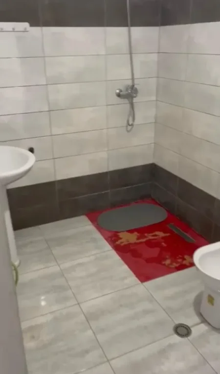 Tirane, jepet me qera apartament 1+1+Ballkon Kati 3, 65 m² 400 € 