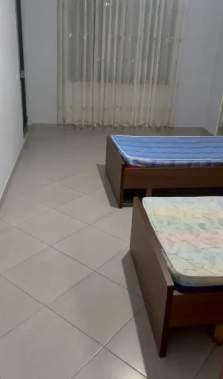 Tirane, jepet me qera apartament 1+1+Ballkon Kati 3, 65 m² 400 € 