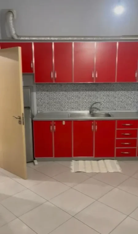 Tirane, jepet me qera apartament 1+1+Ballkon Kati 3, 65 m² 400 € 