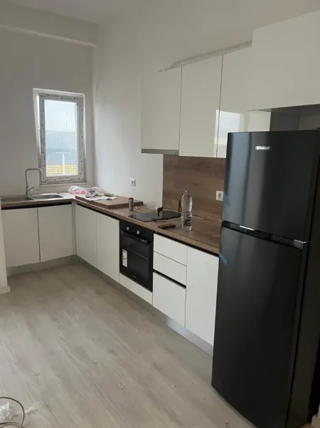 Tirane, jepet me qera apartament 1+1 Kati 8, 67 m² 700 € (LAPRAKE)