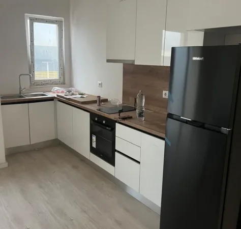 Tirane, jepet me qera apartament 1+1 Kati 8, 67 m² 700 € (LAPRAKE)
