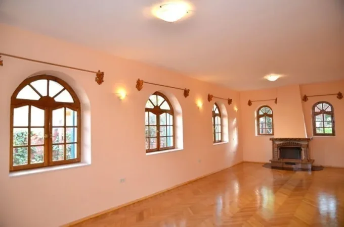Tirane, jepet me qera Vile Kati 4, 450 m² 1.500 € (mihal grameno)