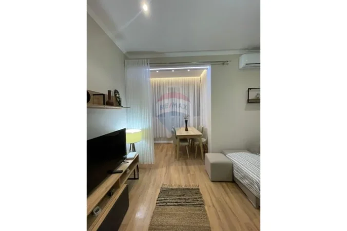 Tirane, jepet me qera apartament 1+1+Ballkon Kati 3, 62 m² 680 € (Rruga e Kavajes)