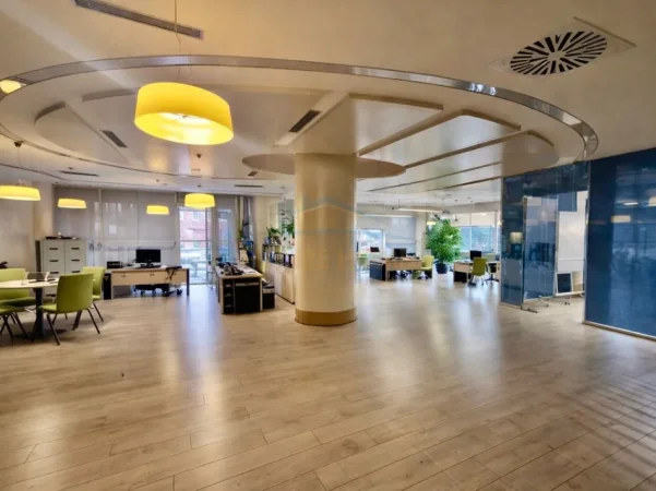 Tirane, jepet me qera zyre Kati 3, 280 m² 7.000 € (Stadiumi Air Albania)