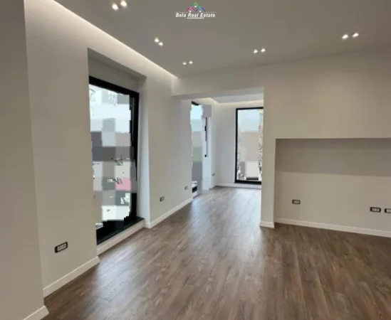Tirane, jepet me qera zyre Kati 1, 76 m² 2.100 € (Qender)