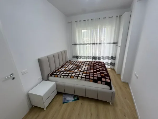 Tirane, jepet me qera apartament 1+1 Kati 5, 