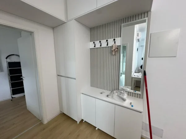 Tirane, jepet me qera apartament 1+1 Kati 5, 