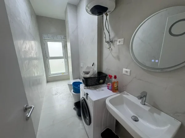 Tirane, jepet me qera apartament 1+1 Kati 5, 