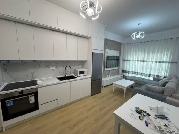 Tirane, jepet me qera apartament 1+1 Kati 5, 