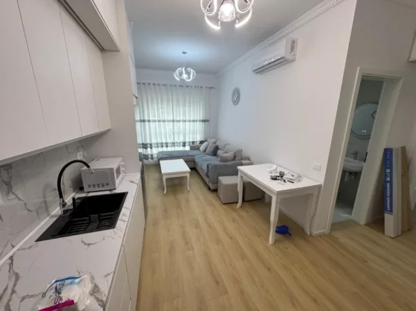 Tirane, jepet me qera apartament 1+1 Kati 5, 