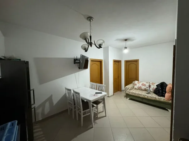 Tirane, jepet me qera apartament 2+1+Ballkon Kati 3, 90 m² 450 € 