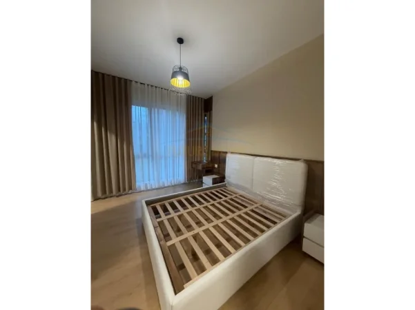 Tirane, jepet me qera apartament 2+1 Kati 1, 134 m² 1.500 € (GREEN VALLEY)