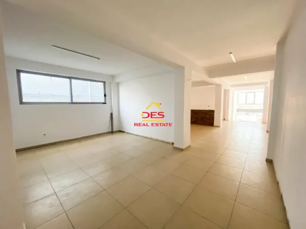 Vlore, shitet ambjent biznesi Kati 1, 124 m² (Rruga Ali Demi)