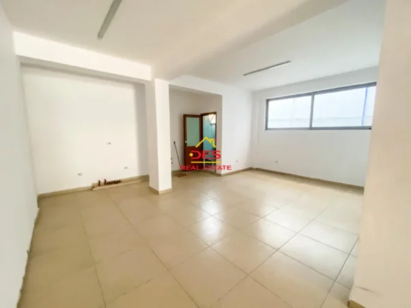 Vlore, shitet ambjent biznesi Kati 1, 124 m² (Rruga Ali Demi)