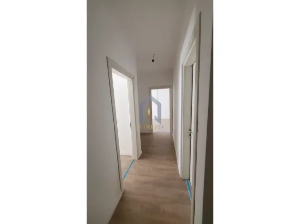 Tirane, shitet 1+1+Ballkon , 82 m² 135.000 € (Apartament 1+1 per shitje ne Laprake, Kompleksi E-88)