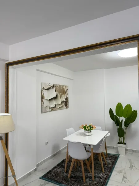 Tirane, jepet me qera apartament 2+1+Ballkon Kati 8, 103 m² 800 € (Ish Parku i Autobuzave)