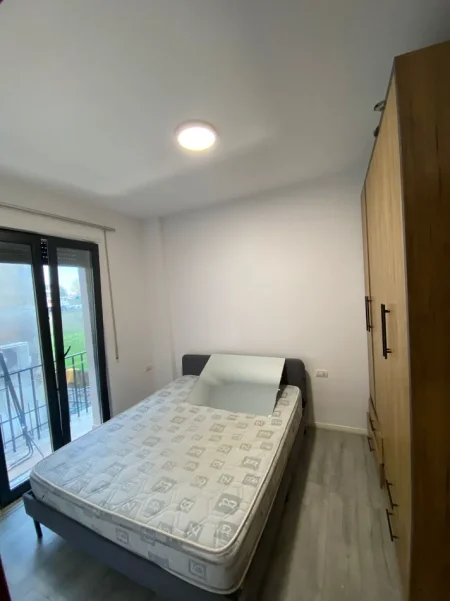 Tirane, jepet me qera apartament 1+1 Kati 1, 55 m² 380 €