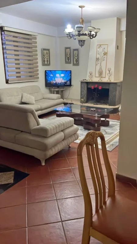 Tirane, jepet me qera apartament 2+1 Kati 3, 150 m² 600 € (Brryl tek Materniteti i Ri)