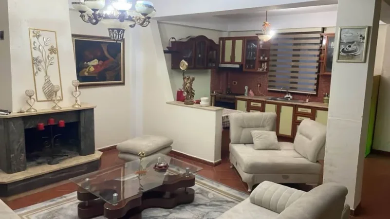 Tirane, jepet me qera apartament 2+1 Kati 3, 150 m² 600 € (Brryl tek Materniteti i Ri)