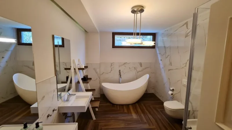 Tirane, shitet Vile 2 Katshe , 350 m² (Kompleksi Long Hill)