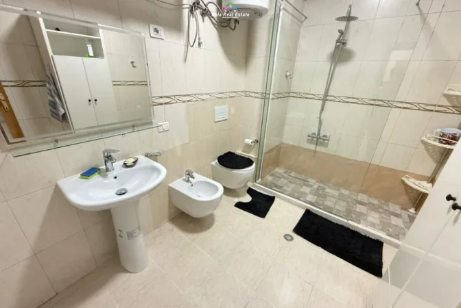 Tirane, jepet me qera apartament 1+1 Kati 5, 80 m² 680 € (rruga e elbasanit)