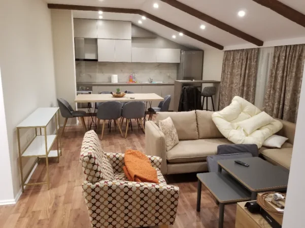 Tirane, jepet me qera apartament 2+1 Kati 7, 100 m² 525 € (Rruga shefqet Kuka)