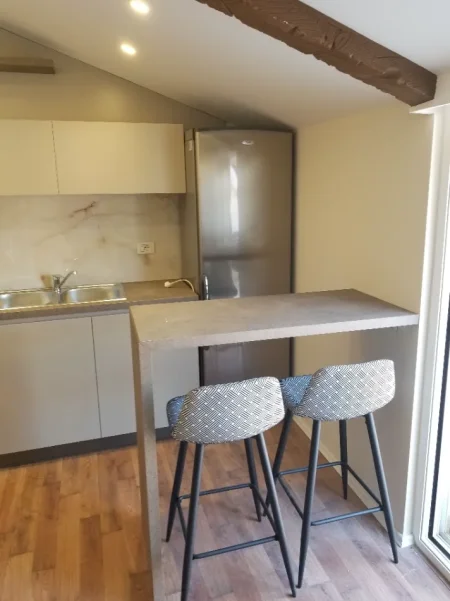 Tirane, jepet me qera apartament 2+1 Kati 7, 100 m² 525 € (Rruga shefqet Kuka)