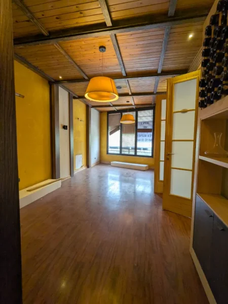 Tirane, jepet me qera ambjent biznesi Kati 2, 98 m² 1.000 € (Don Bosko)