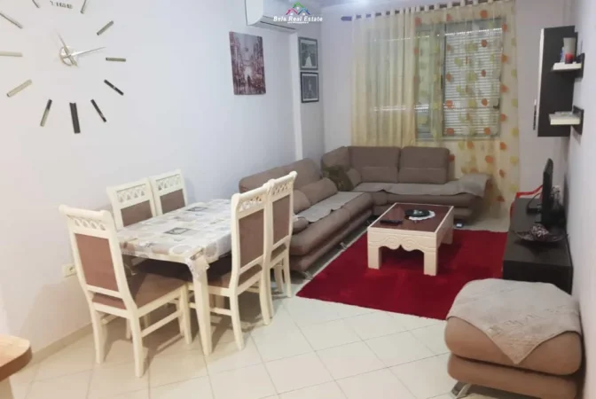 Tirane, jepet me qera apartament 2+1+Ballkon Kati 4, 90 m² 470 € (yzberisht)