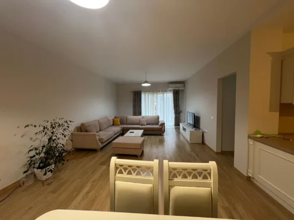 Tirane, jepet me qera apartament 2+1+Ballkon Kati 2, 100 m² 650 € 