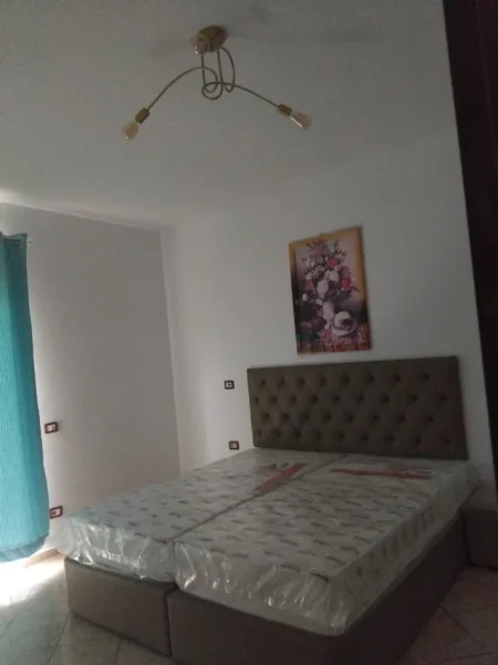 Tirane, jepet me qera Vile 1+1 Kati 2, 350 € 