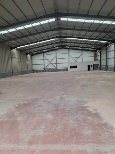 Tirane, jepet me qera magazine Kati 0, 1.200 m² 4.800 € (VAQARR)