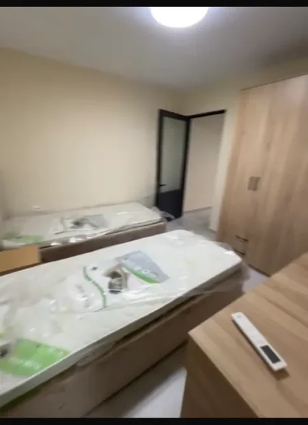 Jepet me qira apartament 1+1, kati 1 i nje vile, 400 € tek QSUT,5 Maji