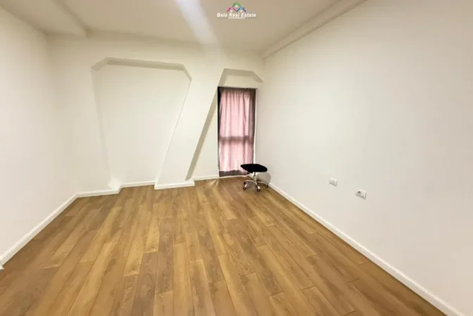 Tirane, jepet me qera zyre Kati 14, 130 m² 2.000 € (rruga e kavajes)