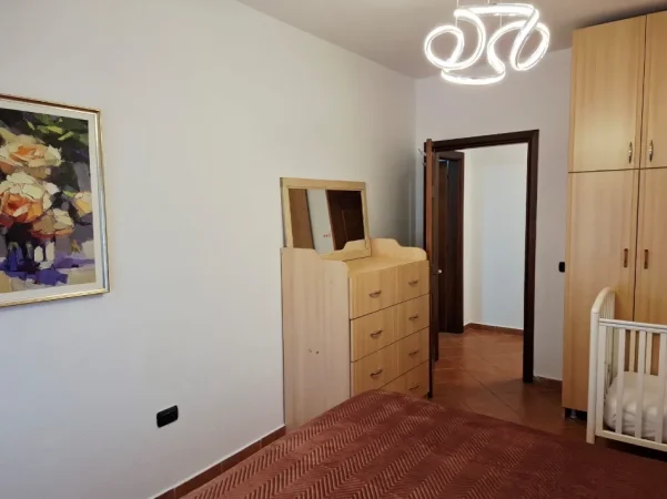 Tirane, jepet me qera apartament 2+1+Ballkon Kati 3, 90 m² 600 € 