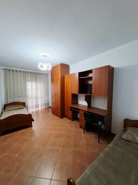 Tirane, jepet me qera apartament 2+1+Ballkon Kati 3, 90 m² 600 € 