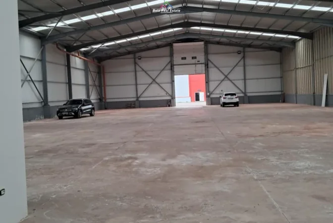 Tirane, jepet me qera magazine Kati 0, 1.200 m² 4.800 € (Vaqarr)