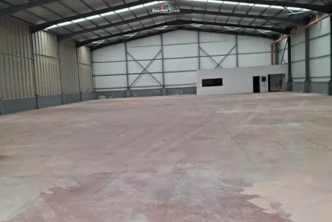 Tirane, jepet me qera magazine Kati 0, 1.200 m² 4.800 € (Vaqarr)