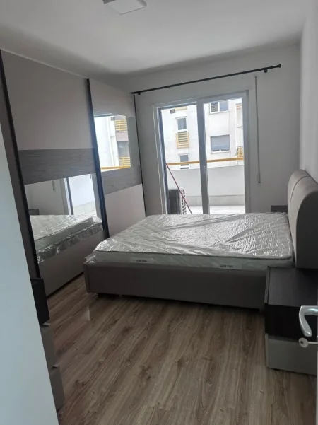 Tirane, jepet me qera apartament 1+1+Ballkon Kati 1, 65 m² 640 € 