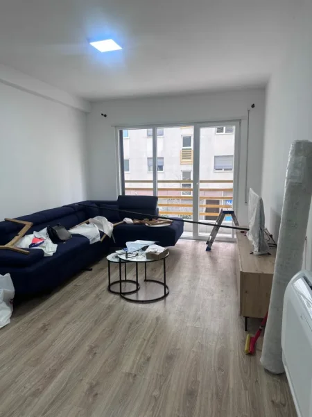 Tirane, jepet me qera apartament 1+1+Ballkon Kati 1, 65 m² 640 € 