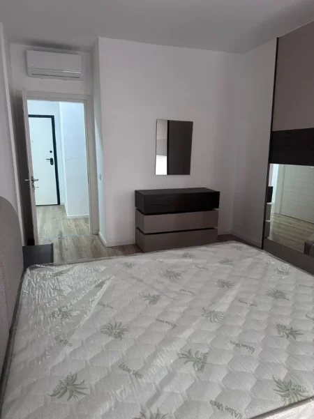 Tirane, jepet me qera apartament 1+1+Ballkon Kati 1, 65 m² 640 € 